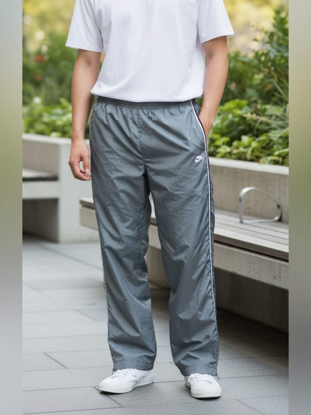 Nike Men's Slate Blue rain pants with White Side Piping size small